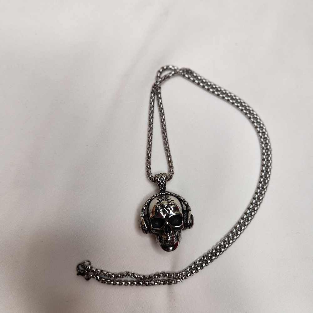 Stainless Steel Skull Necklace w/ Headphones and Sun Detail Chain Incl NWOT - Picture 6 of 9